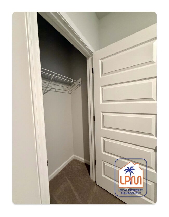 Building Photo - Rare find: **Furnished or Unfurnished**Utilities Included** 4-Bedroom 2-Bathroom Home at The Retr...
