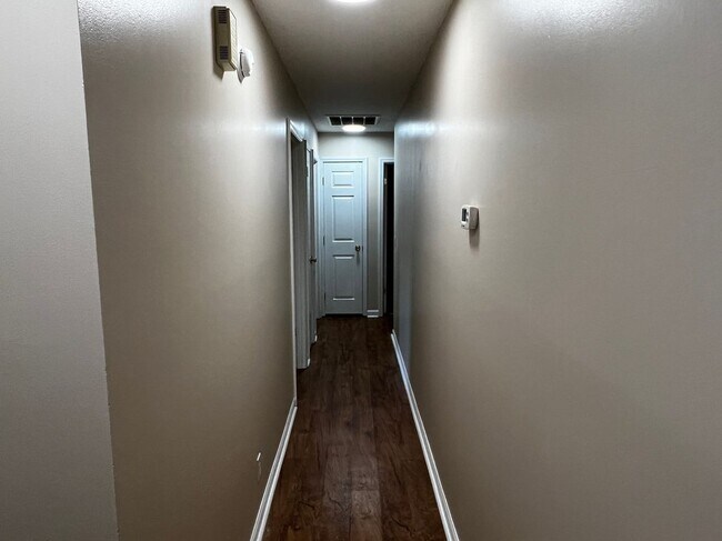 Building Photo - 105 Baytree Ct