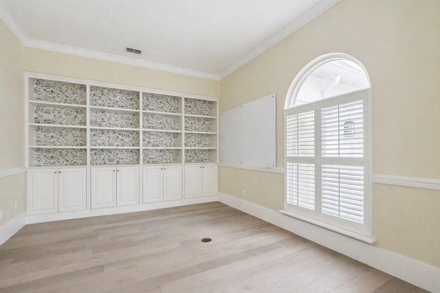 Building Photo - 1441 Place Vendome