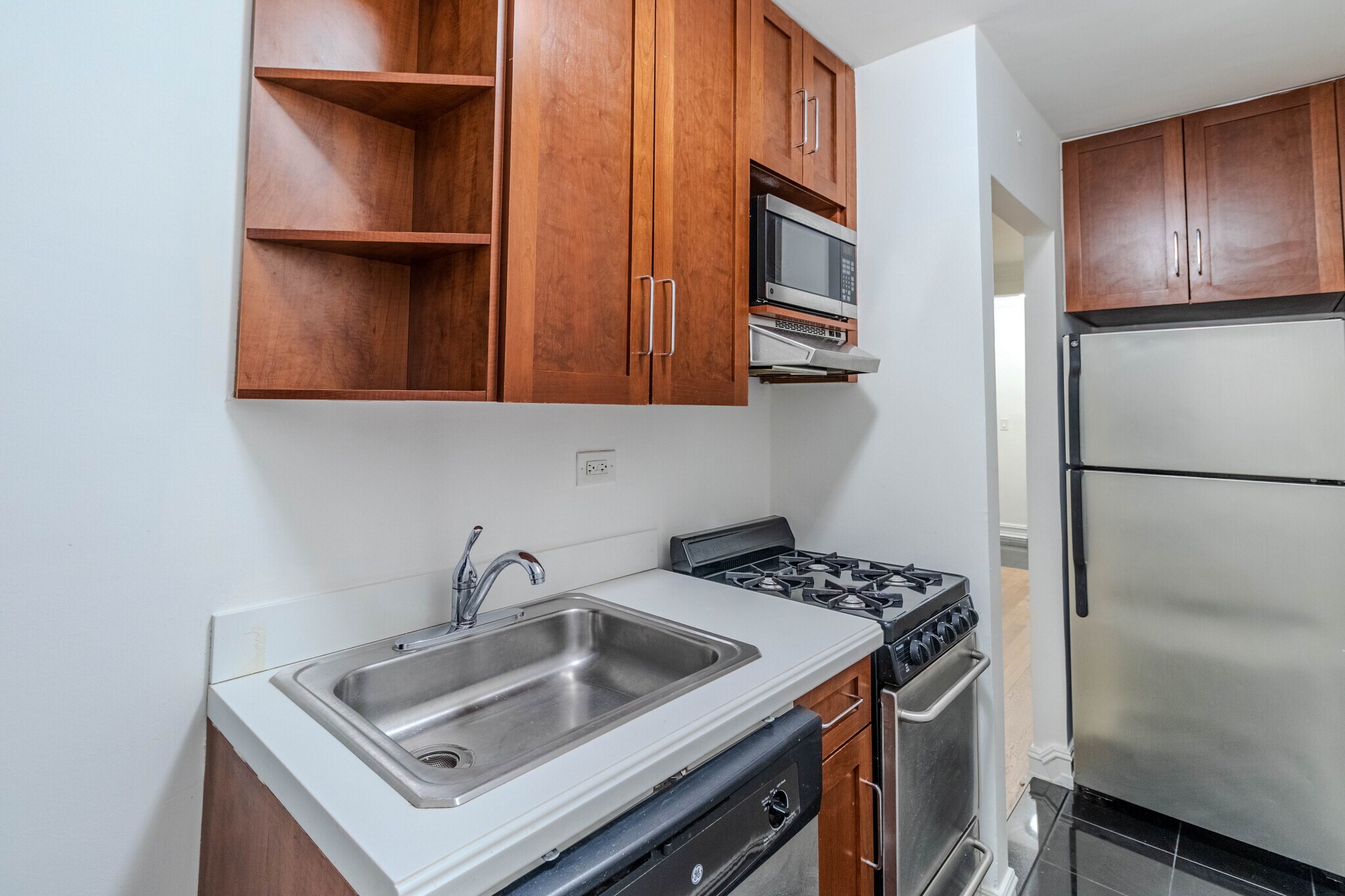 Building Photo - 340 E 50th St