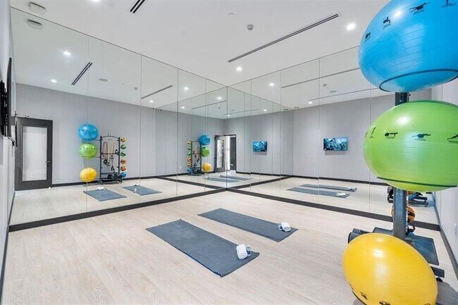 Building Photo - 1116 N Ocean Blvd