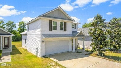 Building Photo - 4 bed 2.5 bath with Garage