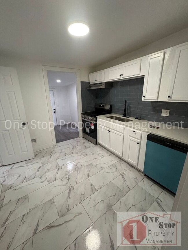 Building Photo - Gorgeous 4 Bedroom, 2 Bath in Independence!