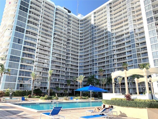 Building Photo - 7601 E Treasure Dr