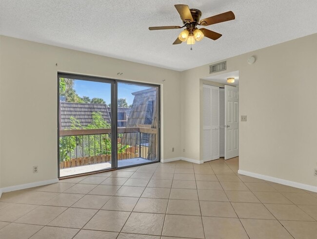 Building Photo - 4095 Palm Bay Cir