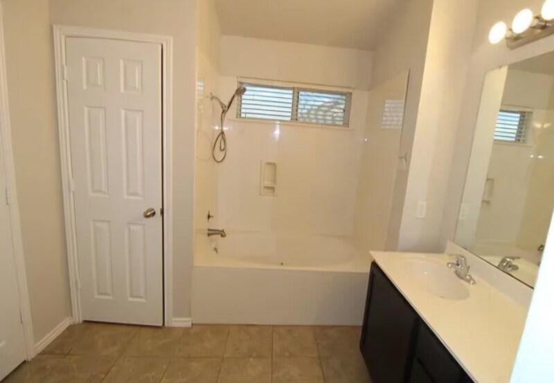 Building Photo - 2306 Jesse Dr