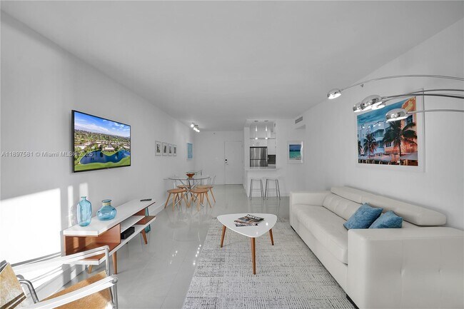 Building Photo - 1500 Bay Rd