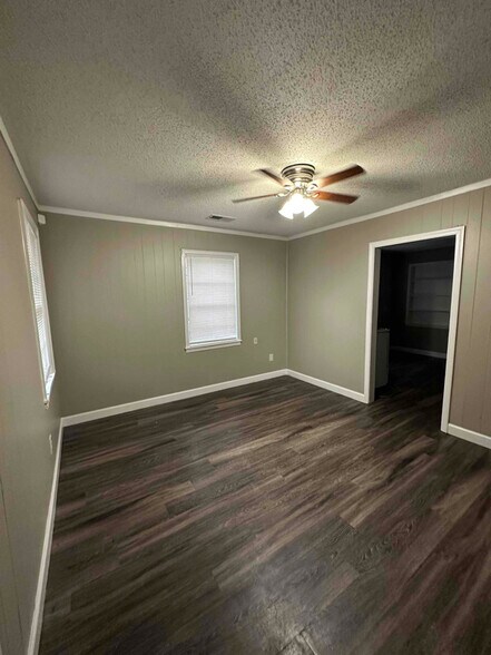 Building Photo - 769 Hilton St