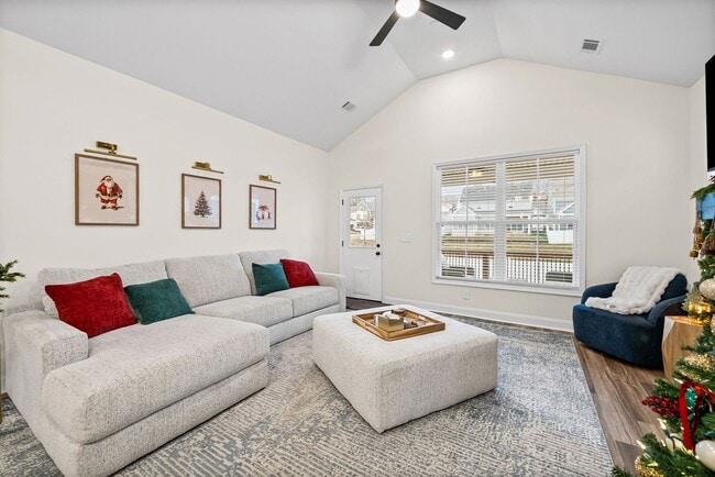 Building Photo - Gorgeous 3 Bedroom Pet Friendly Home For Rent in Pleasant View