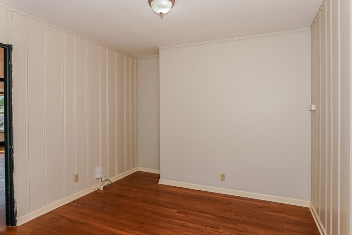 Building Photo - 2343 Ridgewood Rd