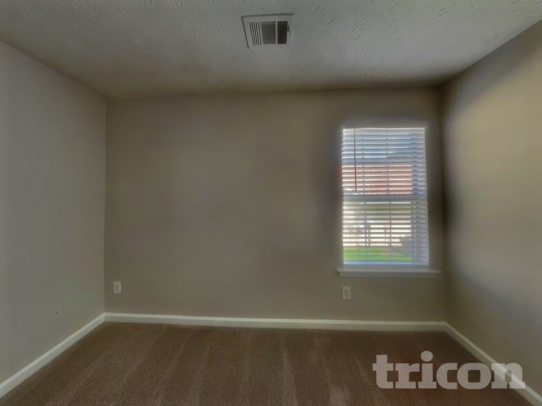 Building Photo - 1469 Buckingham Pl