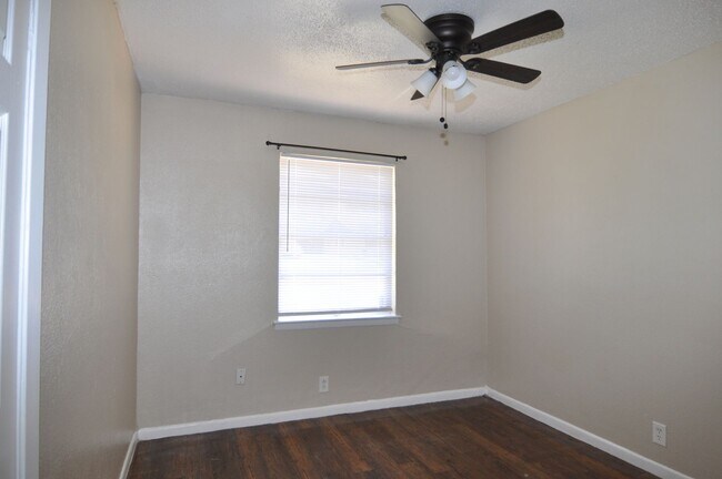 Building Photo - Lovely home located in Mesquite at 635 & H...