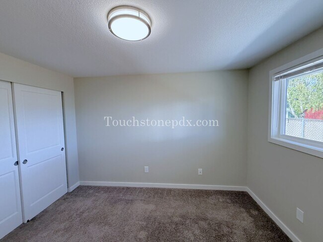 Building Photo - 119 SE Sweetbriar Ln