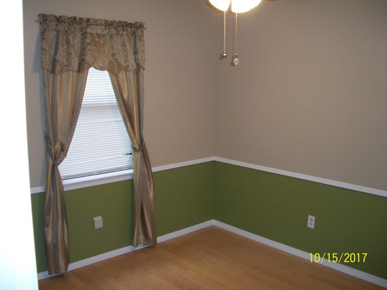 Building Photo - 206 Cedarcrest Dr