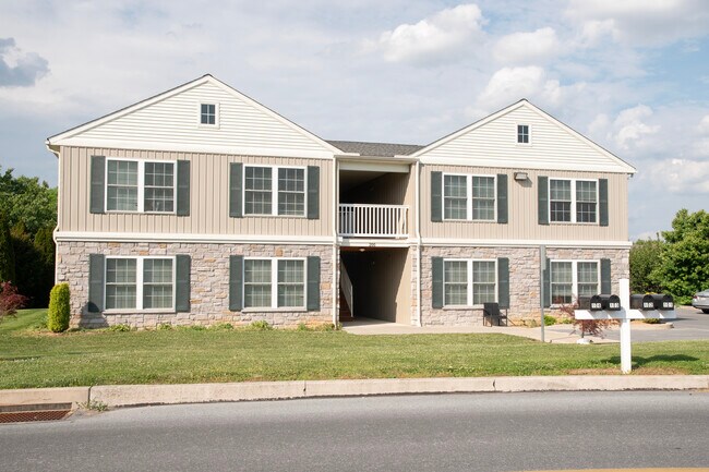 Building Photo - 200 Larkspur Ln