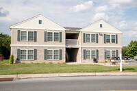 Building Photo - 200 Larkspur Ln