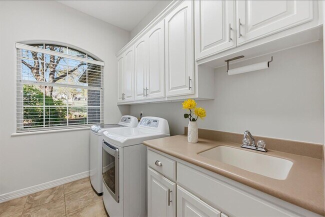 Building Photo - 13725 Madrone Mountain Way