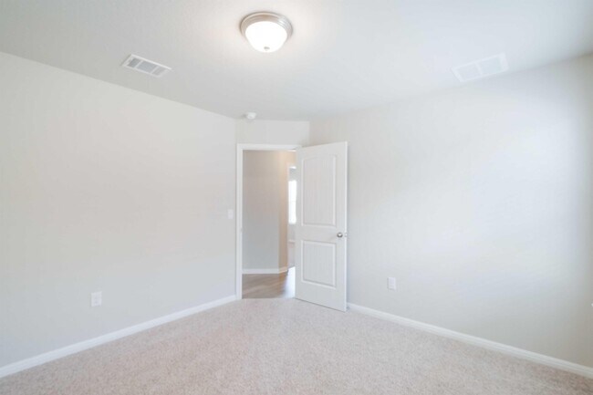 Building Photo - 125 Frederick Dr