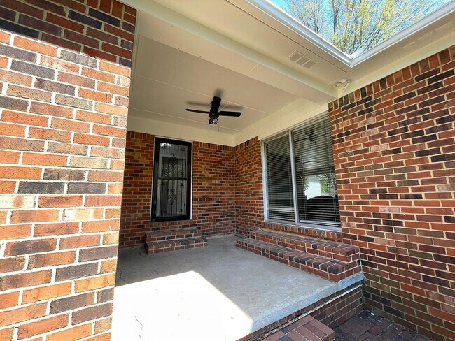 Building Photo - Deposit Special! You're Home Awaits