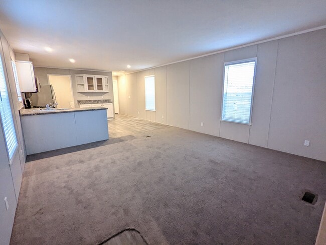 Building Photo - 677 Oregon St