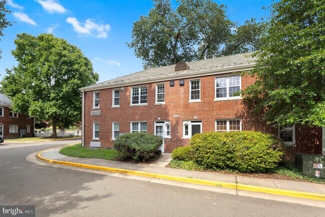 Building Photo - 3201 Commonwealth Ave