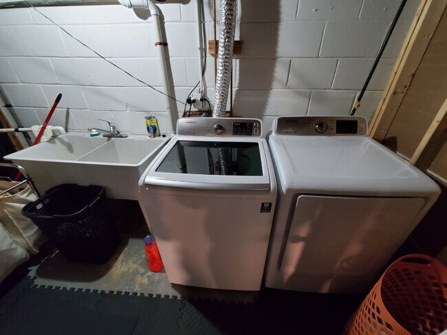 Building Photo - New Property Available for Rent in Saint L...