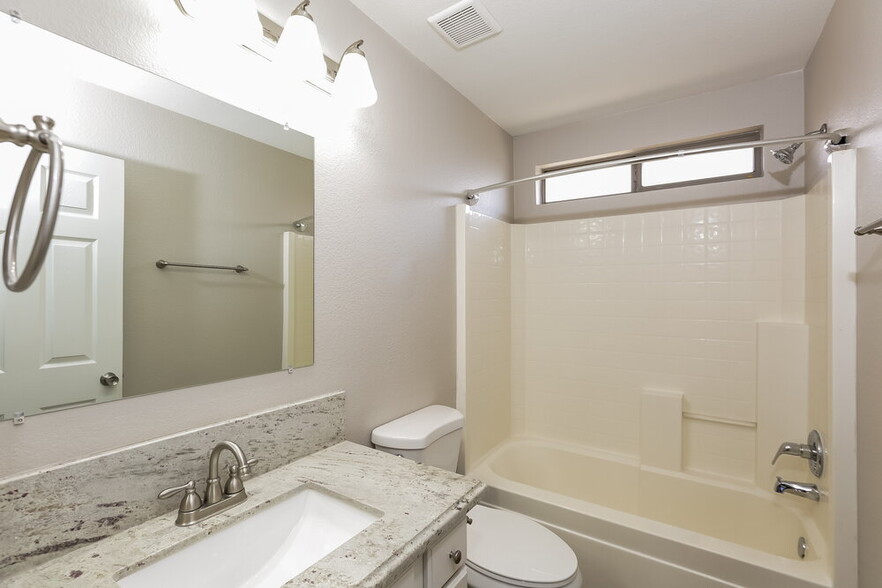 Building Photo - 10898 W Alvarado Rd