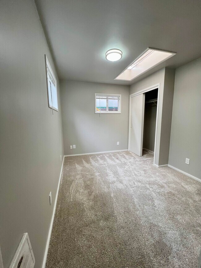 Building Photo - 211 13th Ave