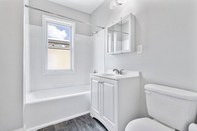 Building Photo - 31 Harold St