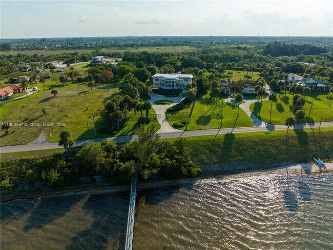 Building Photo - 2827 S Indian River Dr