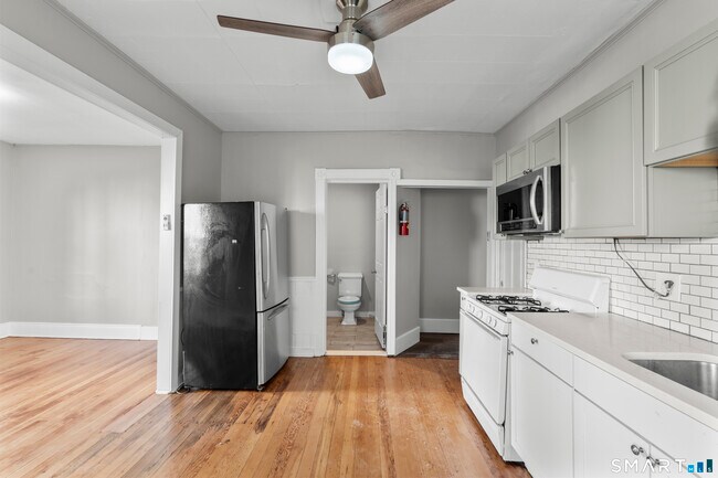 Building Photo - 394 Gregory St