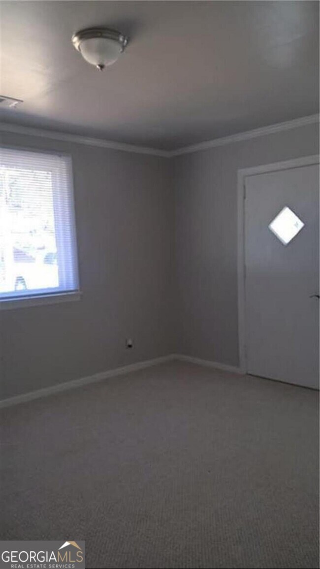Building Photo - 2612 Loghaven Dr NW