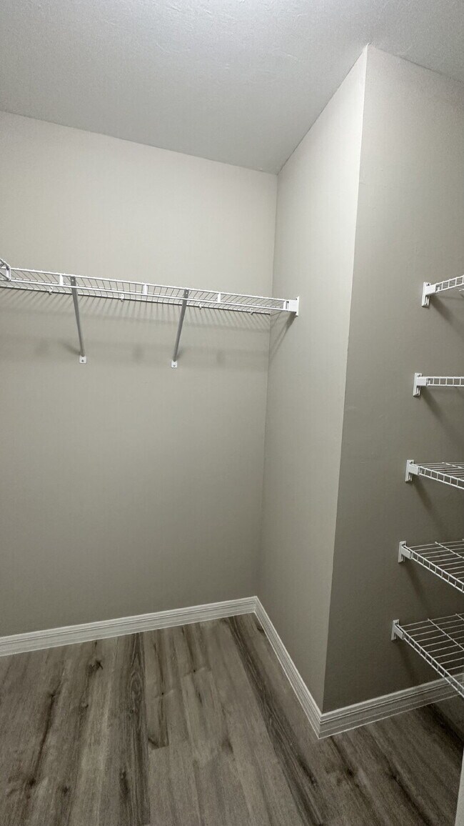 Building Photo - MOVE-IN SPECIAL: $500 off your first month's rent!