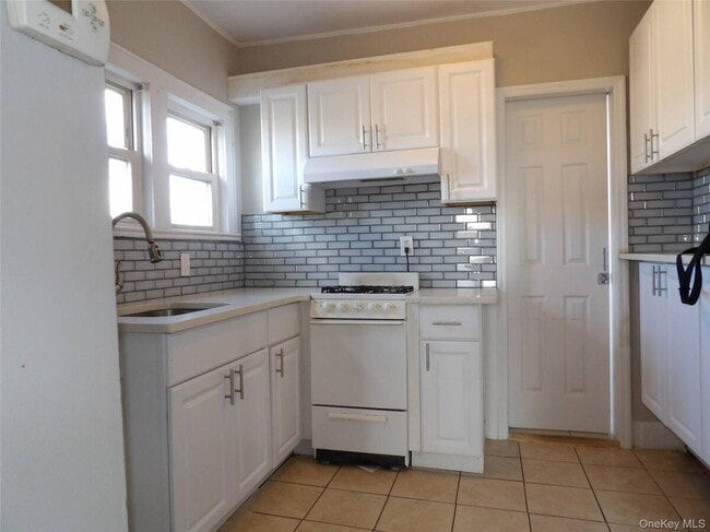 Building Photo - 170 N Wellwood Ave