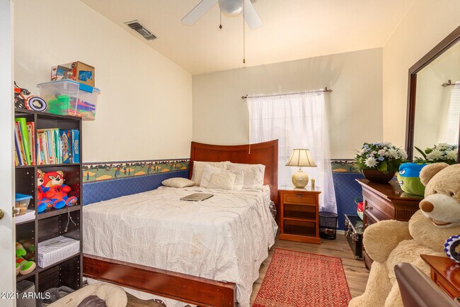 Building Photo - 542 S Cholla St