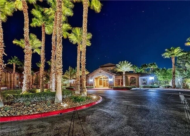 Building Photo - 8250 N Grand Canyon Dr