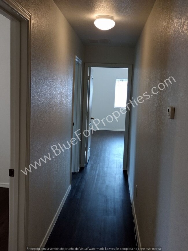 Building Photo - 915 N Silverleaf Oak Pl