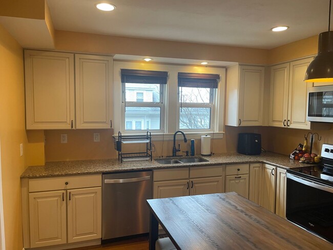 Building Photo - *157 Mauran Avenue