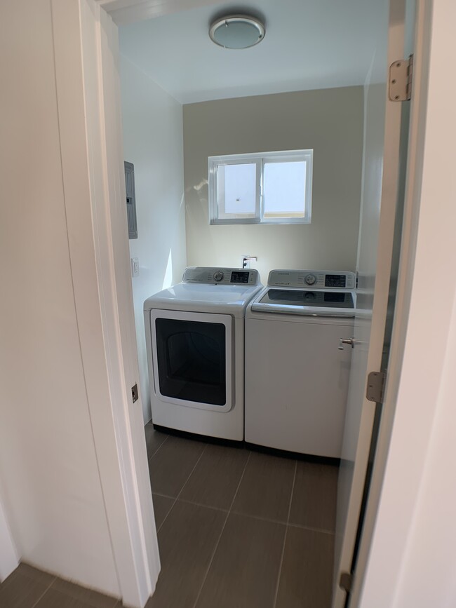 Laundry Room - 1312 S Victoria Ave