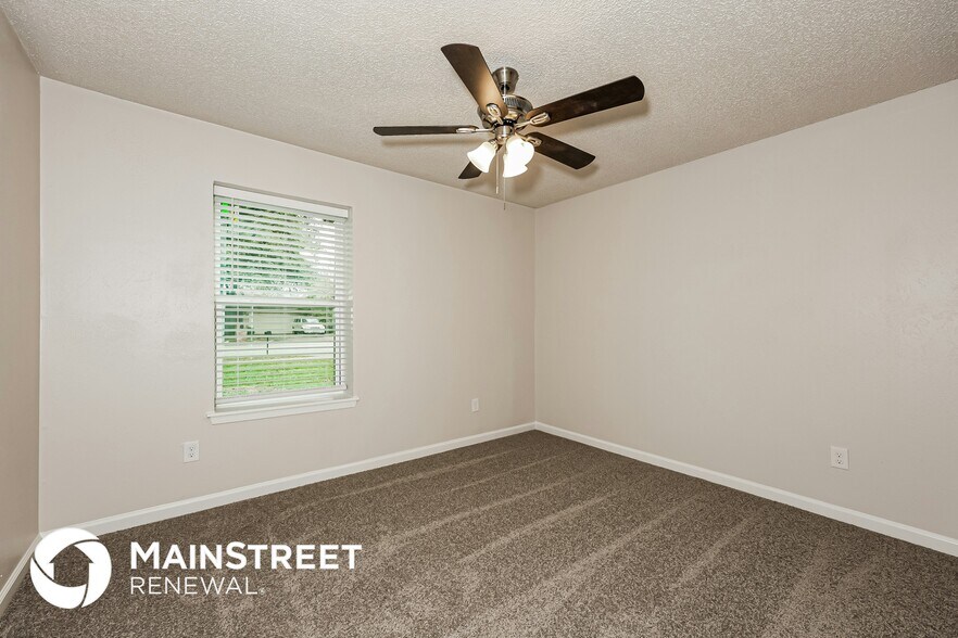 Building Photo - 2025 Schumac Ln