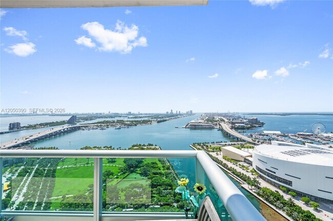 Building Photo - 900 Biscayne Blvd