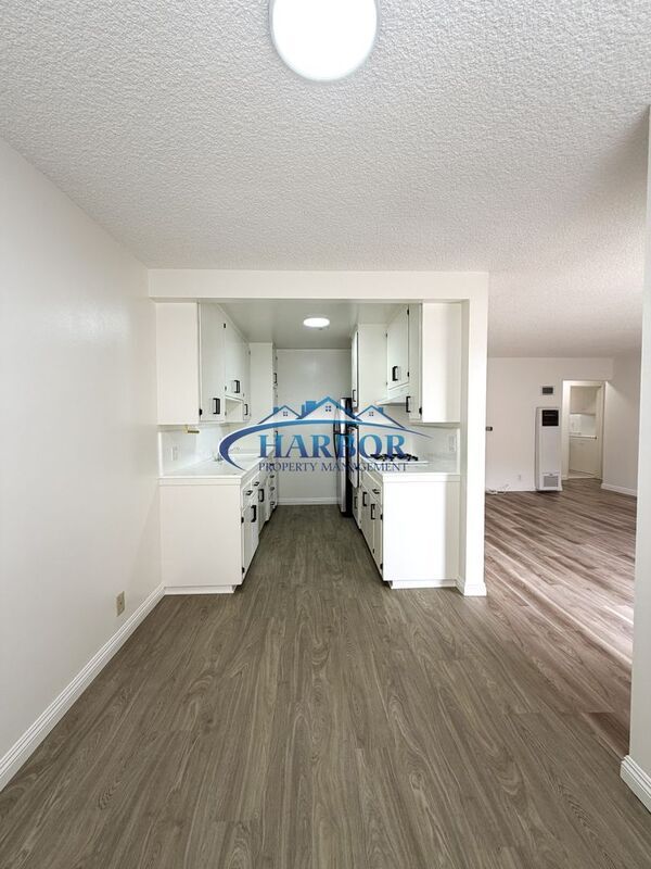 Building Photo - 213 W Manchester Blvd