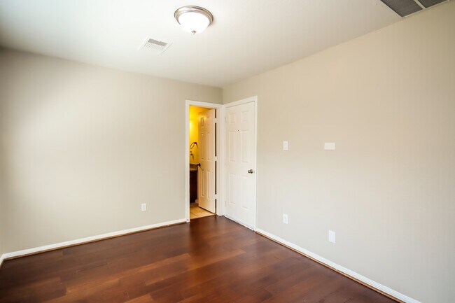 Building Photo - 10738 Clearview Villa Pl