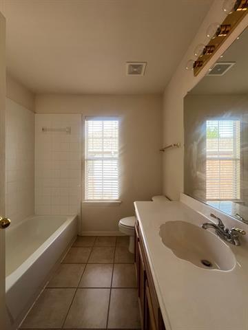 Building Photo - 1413 McClure Dr