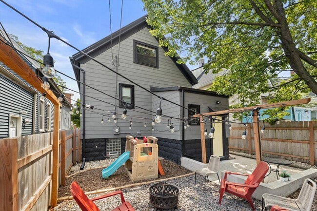 Building Photo - 3149 S Howell Ave