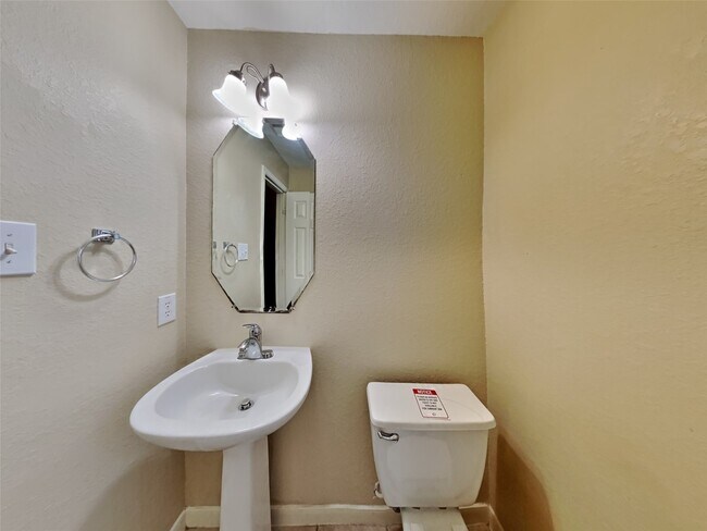 Building Photo - 8310 Wainwright Way