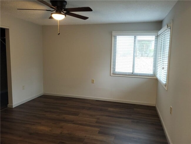 Building Photo - 2571 Rocky Springs Dr NE