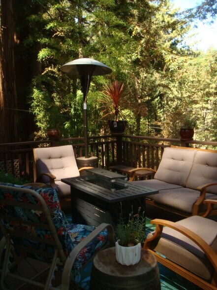 Side Deck Seating - 1841 Pool Rd