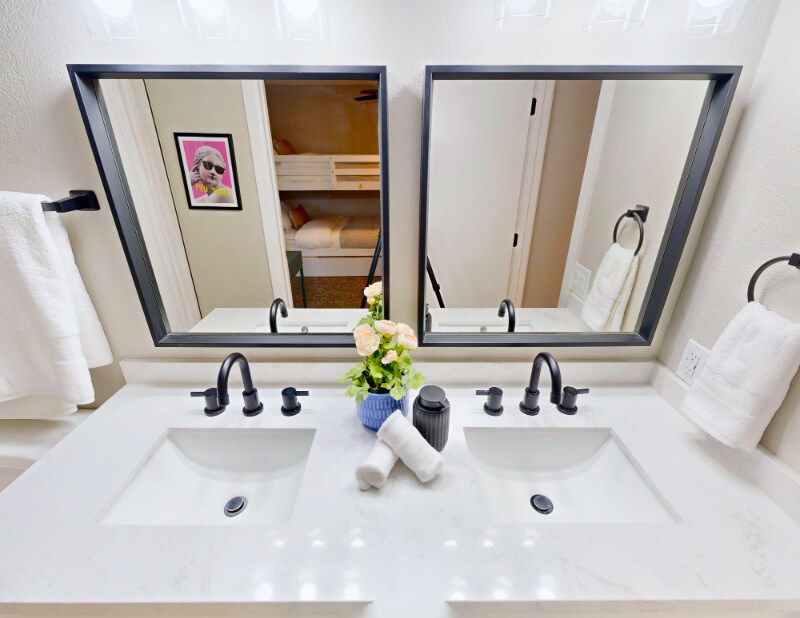 Building Photo - 7804 Sparkle Ave