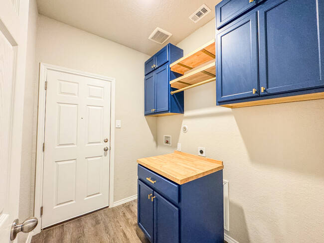Building Photo - 13019 Heathers Elm